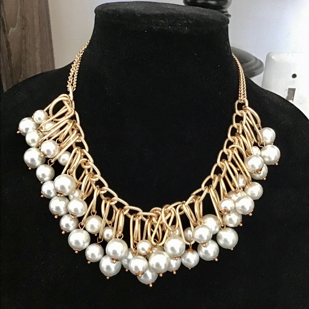 Faux pearl statement necklace
